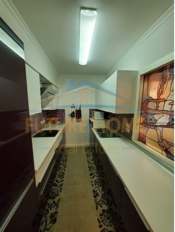 Qera, Apartament 2+1+2 , Tek Mozaiku , 21 Dhjetori , Tiranë 80,000 Lekë