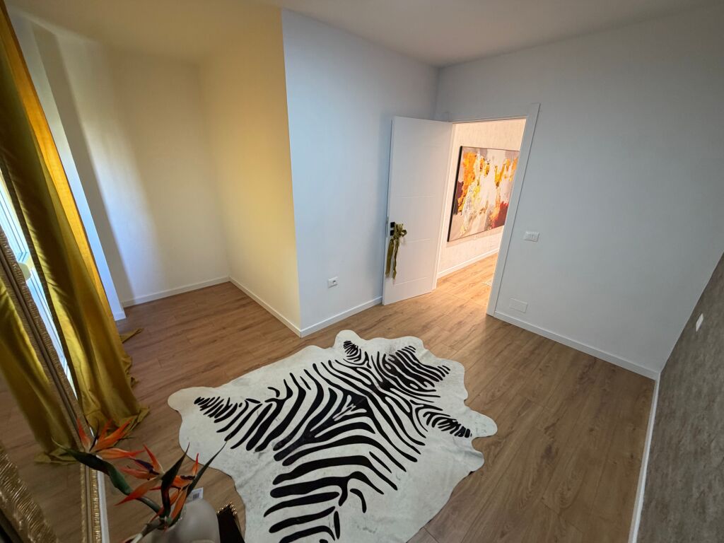 Shitet Apartament 2+1  Adresa : Zogu i Zi fillimi Rruges Don Bosko  Kati 6  Siperfaqe 91 m2  Orjentim jug  Cmimi 259,000€