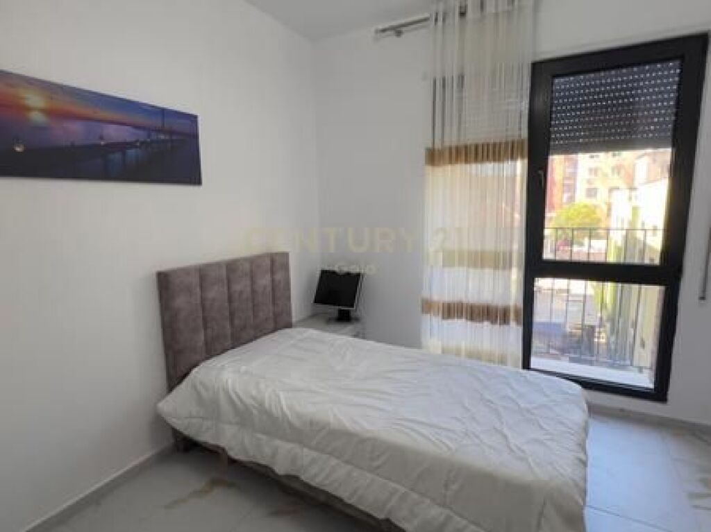 JAPIM ME QIRA APARTAMENT  POST PARKIMI TEK TREGU ELEKTRIK!!