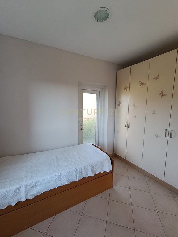 Vilë Private 2 kateshe 3+1+2 me Qira në Kombinat | Oborr i Madh, Garazh dhe Privatësi Maksimale