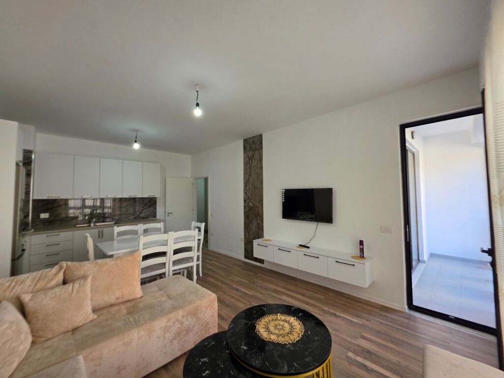 🏡 Apartament 2+1 me qera  📍Astir, Kompleksi Urban Gate  💰 Çmimi: 50.000 Lekë / Muaj (administrimi i përfshirë)  