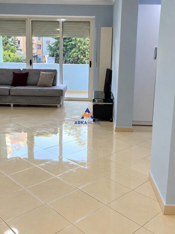 JEPET APARTAMENT ME QERA 1+1+BALLKON "PRANE PALLATEVE CABEJ, DERVENI" 45.000 LEKE