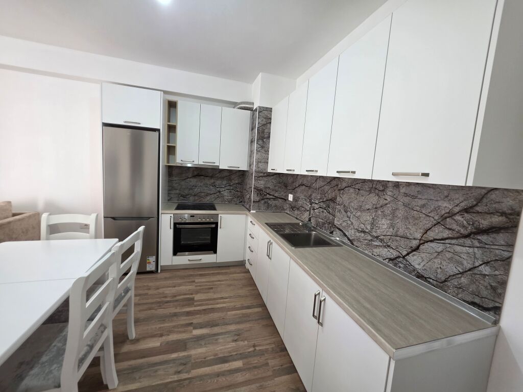 🏡 Apartament 2+1 me qera  📍Astir, Kompleksi Urban Gate  💰 Çmimi: 50.000 Lekë / Muaj (administrimi i përfshirë)  