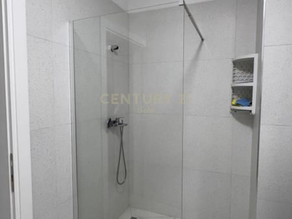 JAPIM ME QIRA APARTAMENT  POST PARKIMI TEK TREGU ELEKTRIK!!