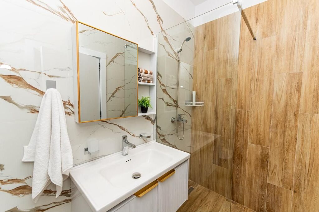 Shitet Apartament 1+1 te Shkembi Kavajes