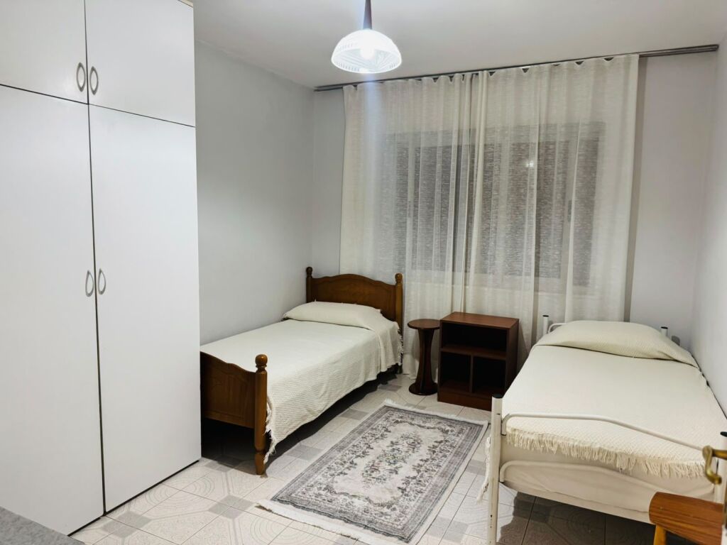 Jepet me qera apartament 2+1 Kati 2, Myslym Shyri prane Karburantit , 60.000 Leke