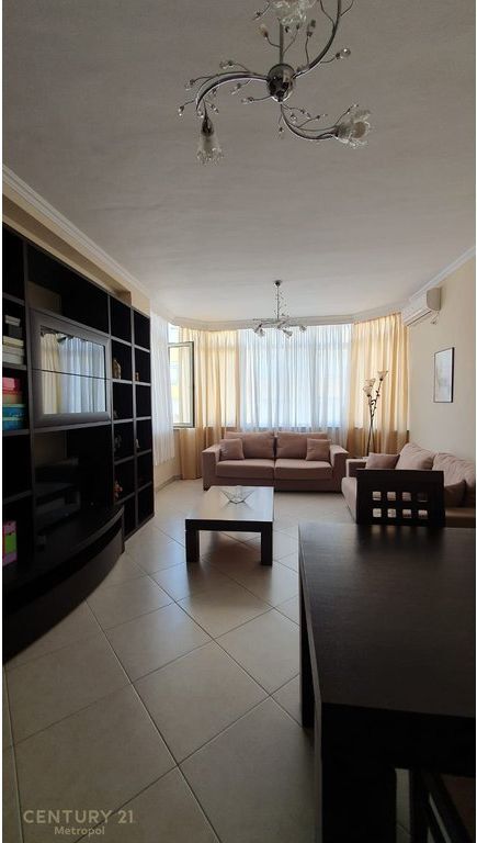 Disponojme Apartament 2+1+2 Tualete per Qira, Komuna E Parisit.