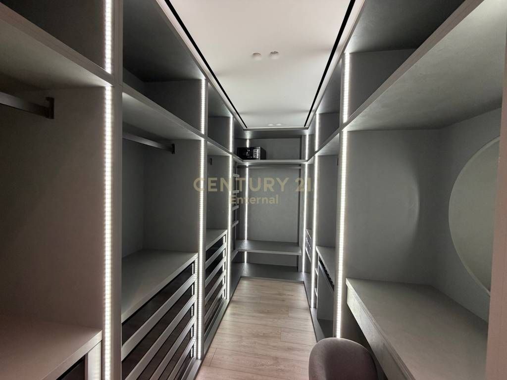 Apartament 3+1+2poste parkimi tek Nobis per Qira 3,300 € /Muaj 300,000 Lekë /Muaj
