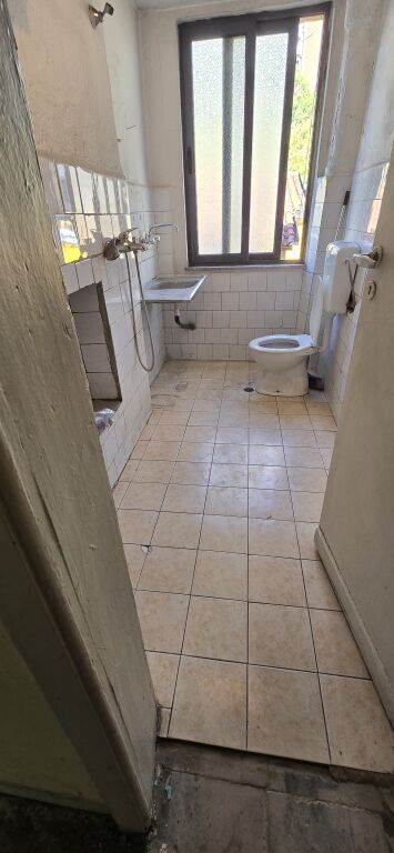 Shitet apartament 2+1, rruga e kavajes