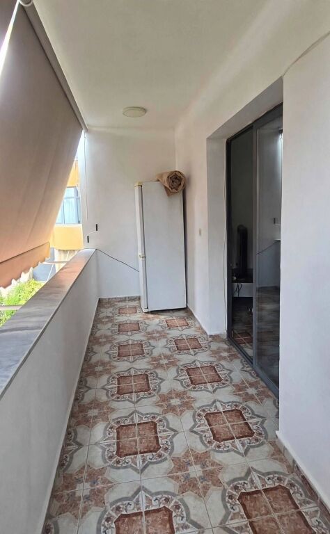 Apartament 1+1 me qira Rruga e Dibrës 550 mijë lekë
