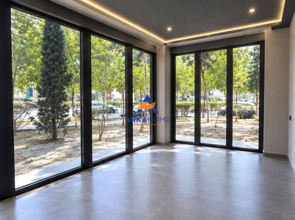 IN VENDITA LOCALE 100 M2 "VIA MUHAMET GJOLLESHA" 700.000 EURO