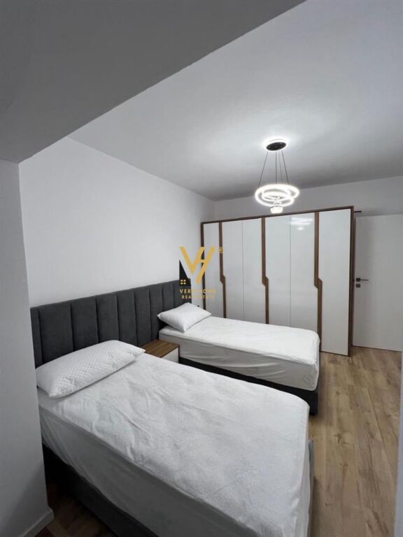 JEPET APARTAMENT 2+1 ME QERA TE RRUGA E KAVAJES 73.000 LEKE