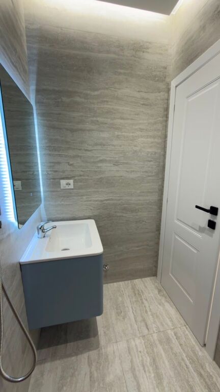 Apartament 2+1 per shitje tek 21 Dhjetori.