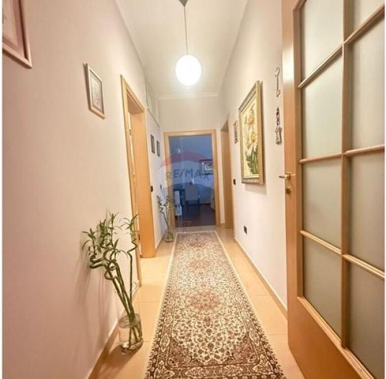Apartament 3+1+2 për shitje , Rruga e Barrikadave