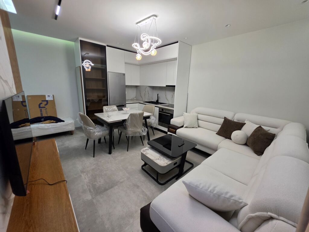 🏡 Apartament 1+1 me qera  📍 Rruga e Dibrës, pranë njësisë numër 8 💵 Çmimi: 70.000 Lekë/Muaj