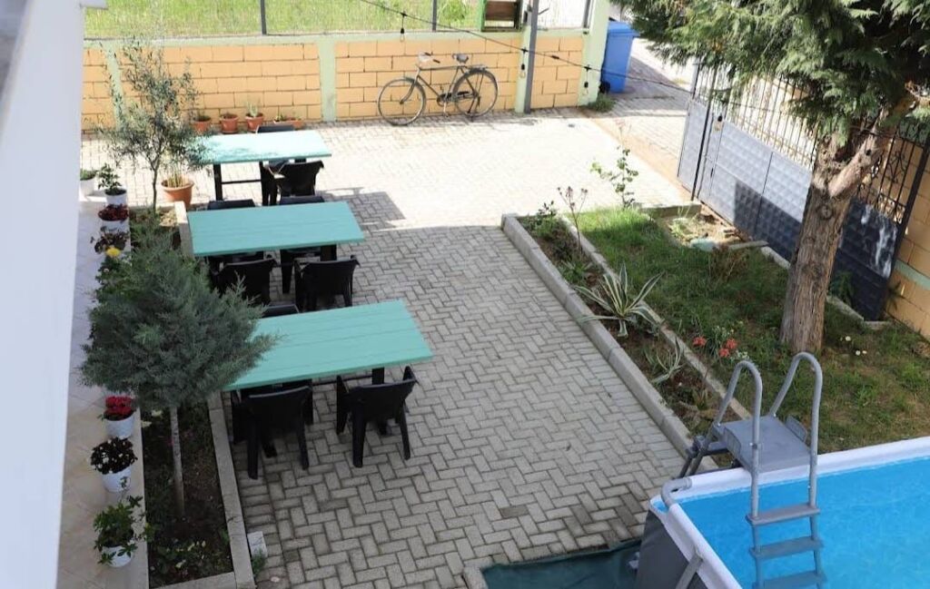 Baza Hostel Berat – Biznes &amp; Pronë për Shitje – 24 Shtrat