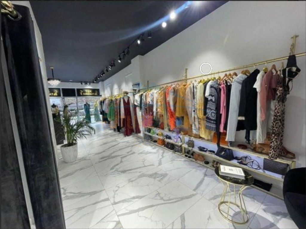 Shitet, Dyqan, Kristal Center, Tirane