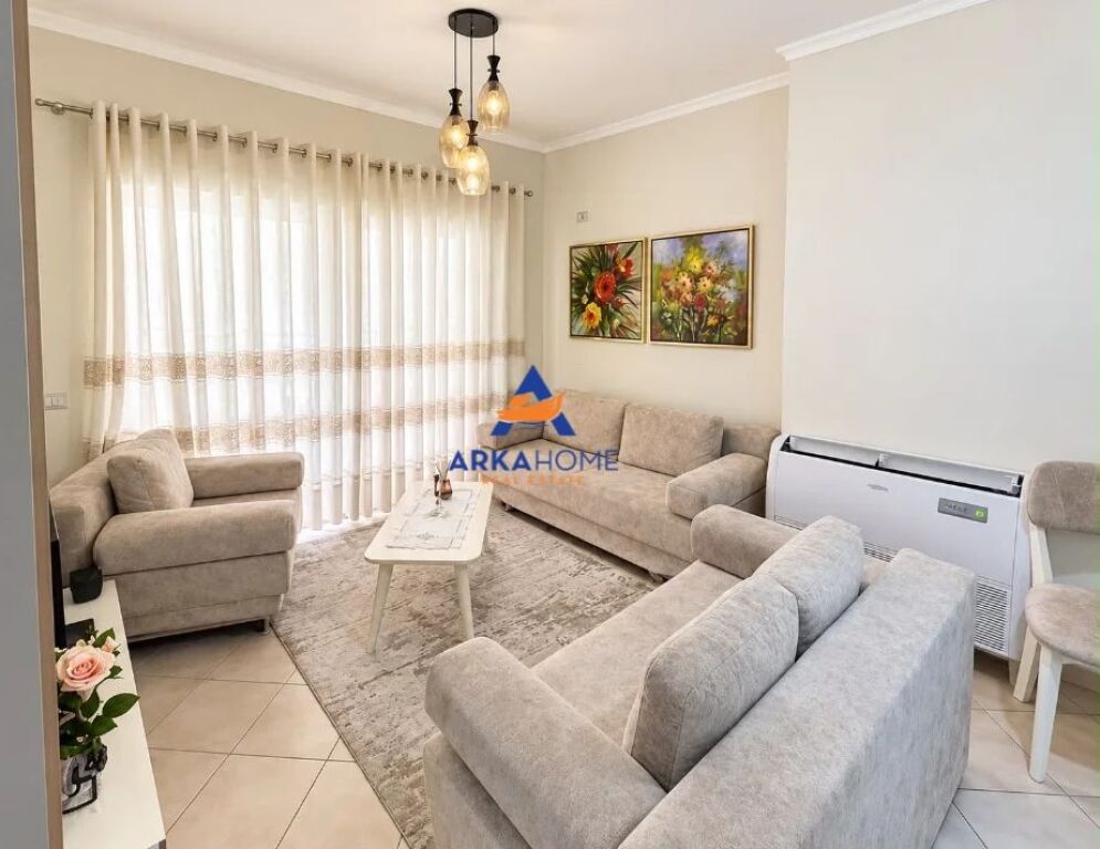 AFFITTASI APPARTAMENTO 2+1+BALCONE "COMUNE DI PARIGI" 800 EURO
