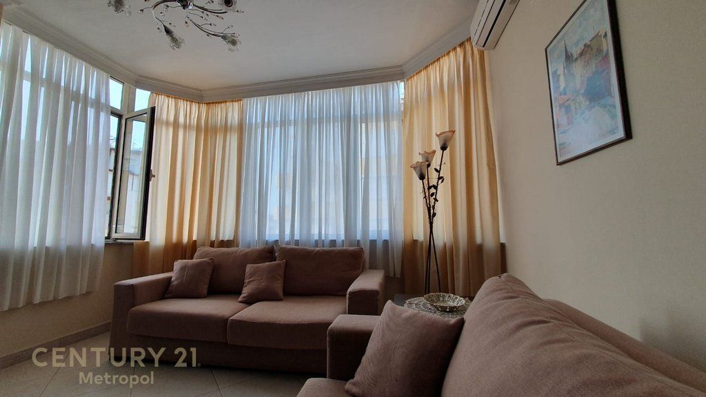 Disponojme Apartament 2+1+2 Tualete per Qira, Komuna E Parisit.