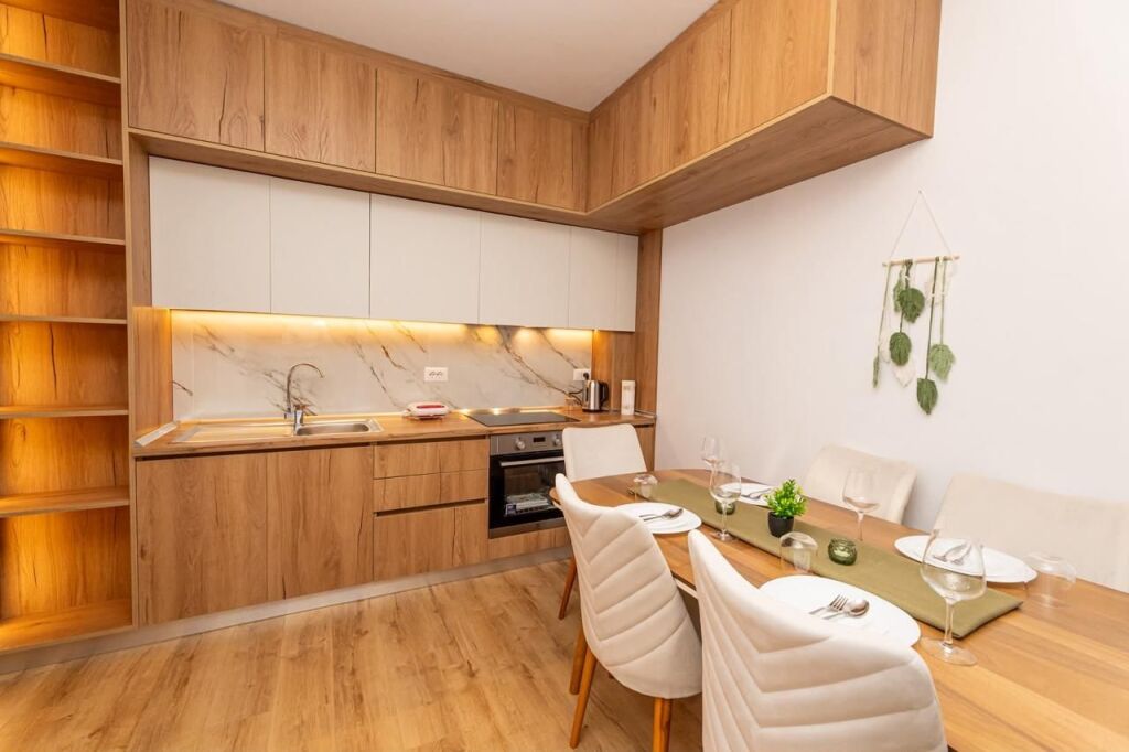 Shitet Apartament 1+1 te Shkembi Kavajes