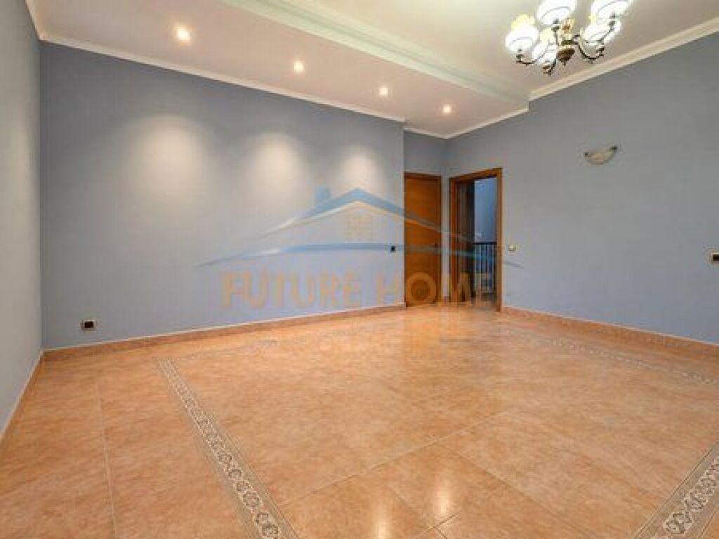 Shitet, Apartament 2+1+2, Bllok