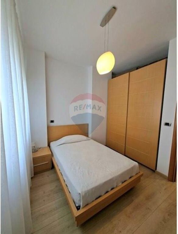 Jepet me Qira Apartament 2+1 pranë NOBIS