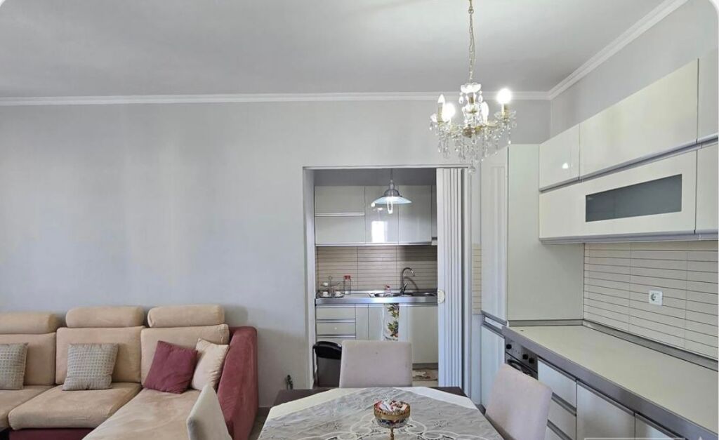 Apartament 3+1 ne shitje , Perballe Delijorgjit !