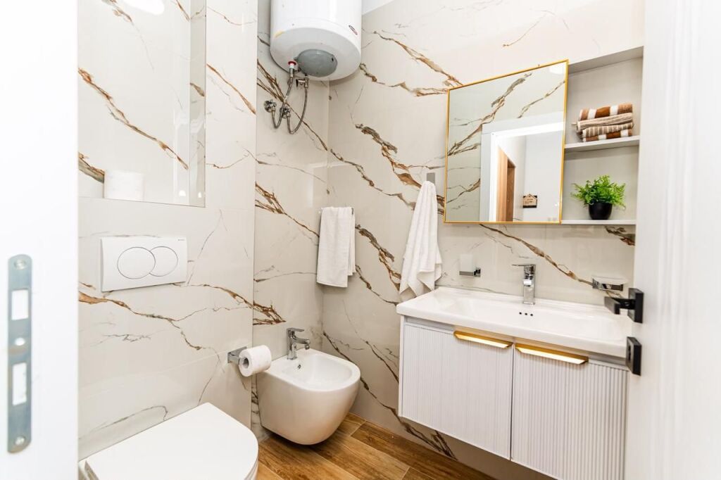 Shitet Apartament 1+1 te Shkembi Kavajes