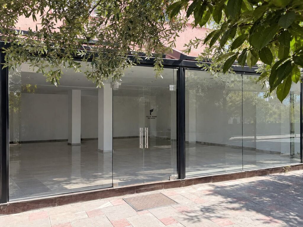 LOKAL ME QERA 260 M2 KOMUNA E PARISIT 5.000 EURO  FH-92673