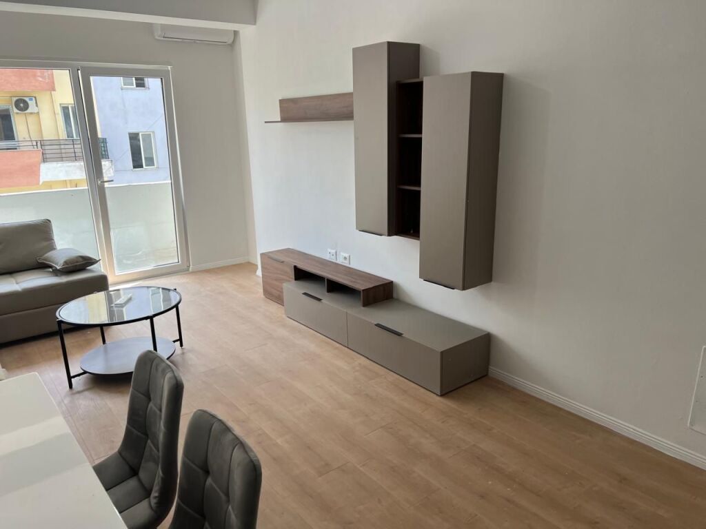 Appartamento 2+1 +2 con parcheggio a Kamez