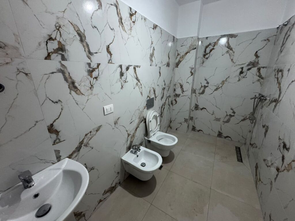 Apartment 2+1+parking for rent in Astir at the Urban Gate Complex. 65000 lek