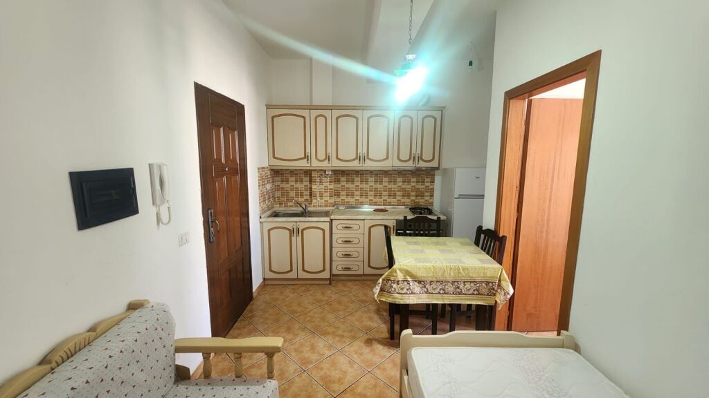 Ofrohet apartament per shitje ne orikum