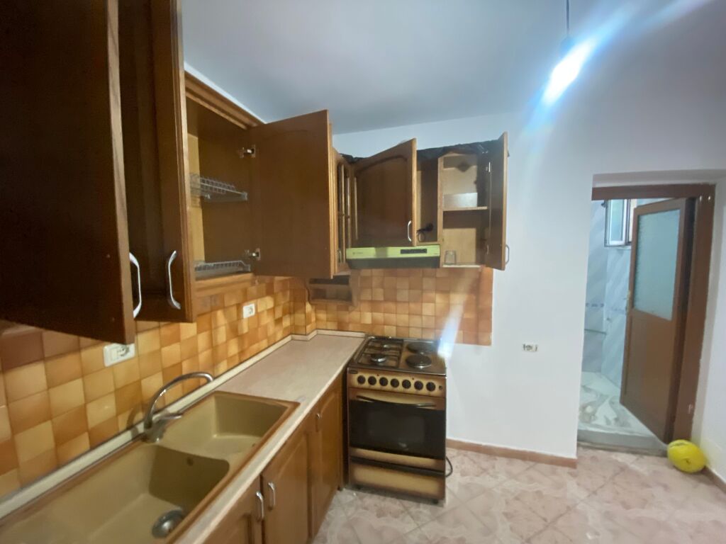 Apartament 2+1 bosh per qera Shkolla e Bashkuar !