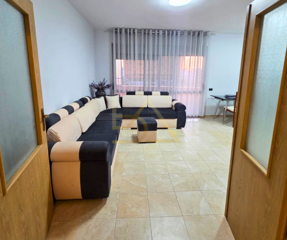 AFFITTASI APPARTAMENTO 1+1 – QUARTIERE 13, SPIAGGIA, DURRËS
