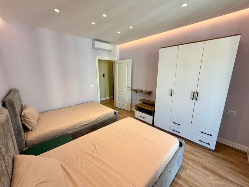 📣 QERA Apartament 3+1+2 📍 Rezidenca Erli, Prane UET, Porcelan 🛣️ Rruga “Xhanfize Keko” ✨