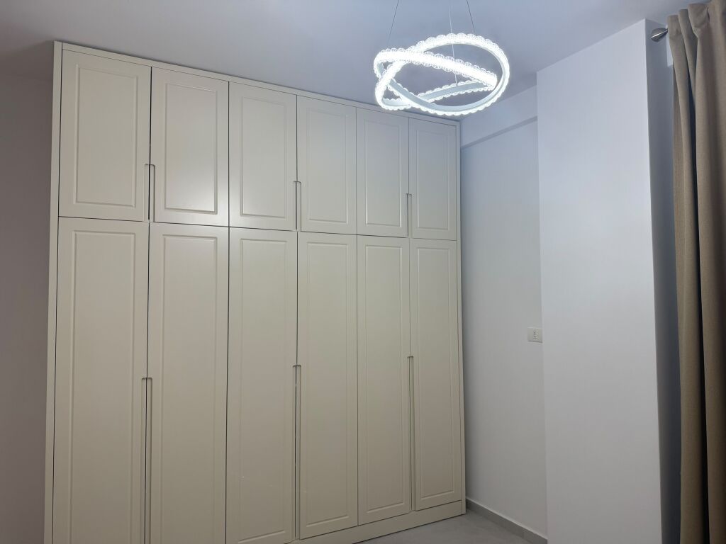 Apartament 2+1 + 2 me qira te Shkolla e Kuqe