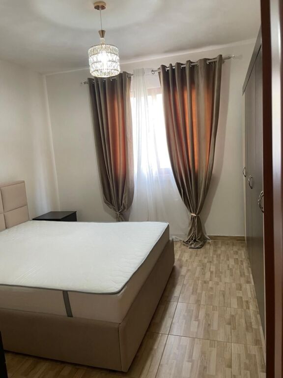 Vasil Shanto, jepet me qera apartament 1+1.