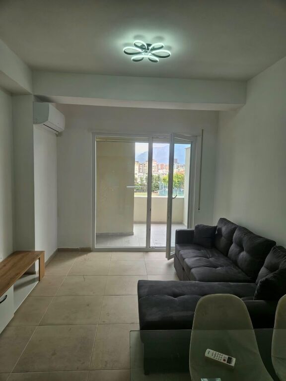 Golden Park, prane Amerikan 3, jepet me qera apartament 1+1.