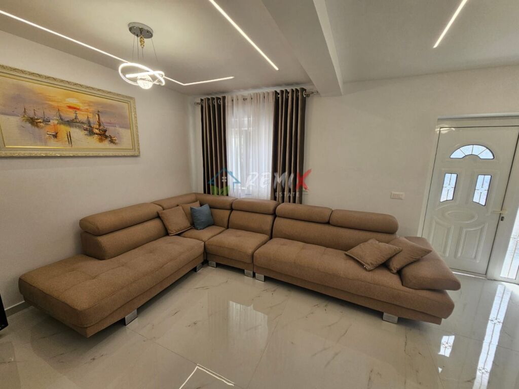 🏡 APPARTAMENTO 2+1 IN AFFITTO – VICINO ALLA CASERMA DEI POMPIERI, DURRËS!
