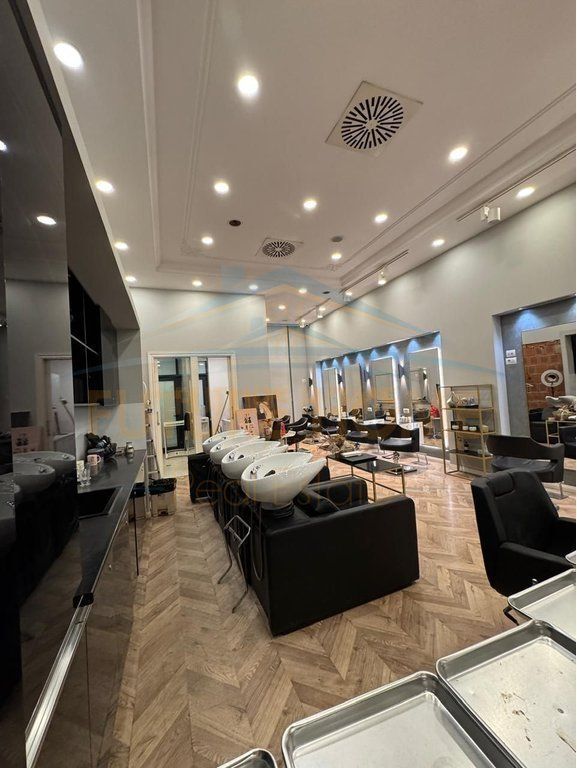 In vendita, Locale Commerciale, Via Kosovarëve, Tirana.