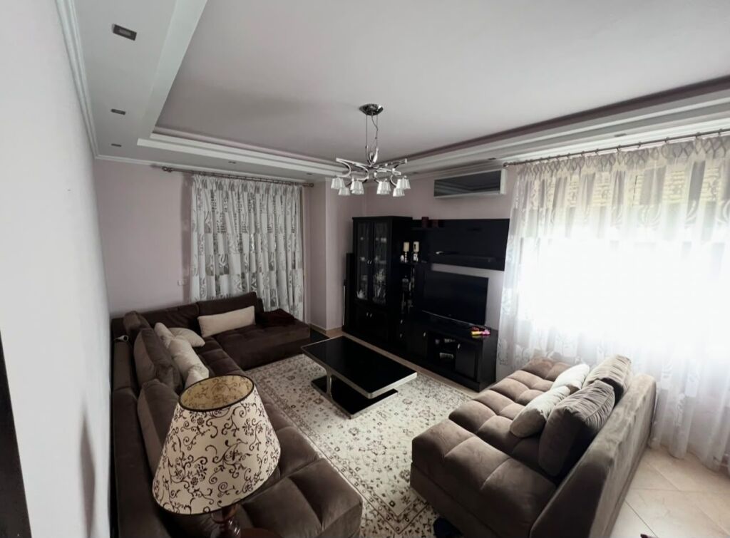 APARTAMENT 3+1 ME QERA KOMUNA E PARISIT