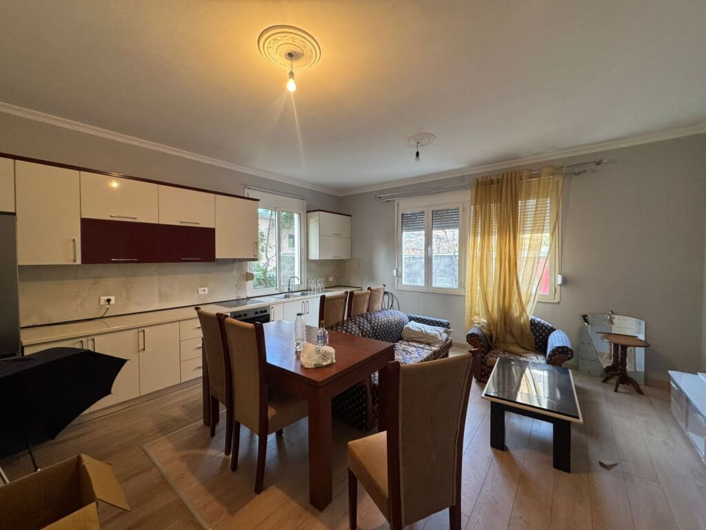 📣 QERA Apartament 2+1 Me 2 Tualete 📍 Selite, Prane Xhamise ✨