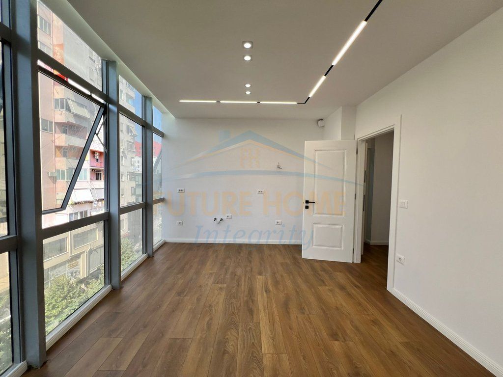 Shitet Apartament 1+1, 21 Dhjetori