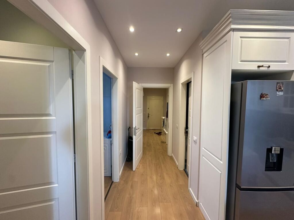 Rent, Apartment 3+1+2+ Veranda, 4 Deshmoret St, Tirana