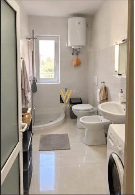 SHITET APARTAMENT 1+1+VERANDE NE FIER 5.400.000 LEKE