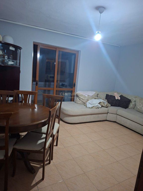 Appartamento 3+1 in affitto, Vicino alla scuola "Osman Myderizi" 50.000 Lek /Mese