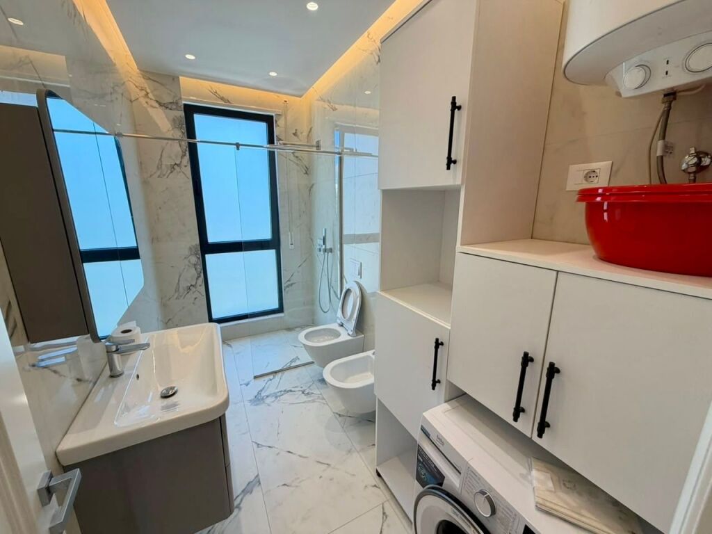 📣 QERA Apartament 3+1+2 📍 Rezidenca Erli, Prane UET, Porcelan 🛣️ Rruga “Xhanfize Keko” ✨