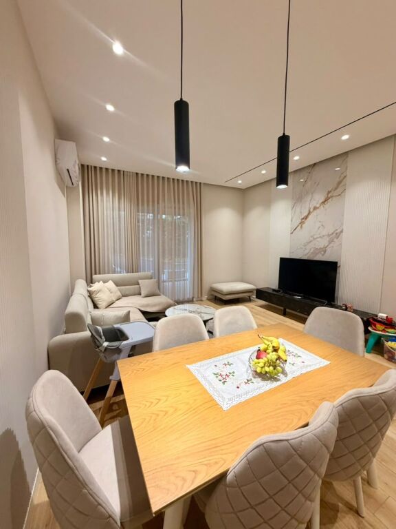 APARTAMENT 1+1 ME VERANDË PËR SHITJE | KODRA E DIELLIT 18500000 lek