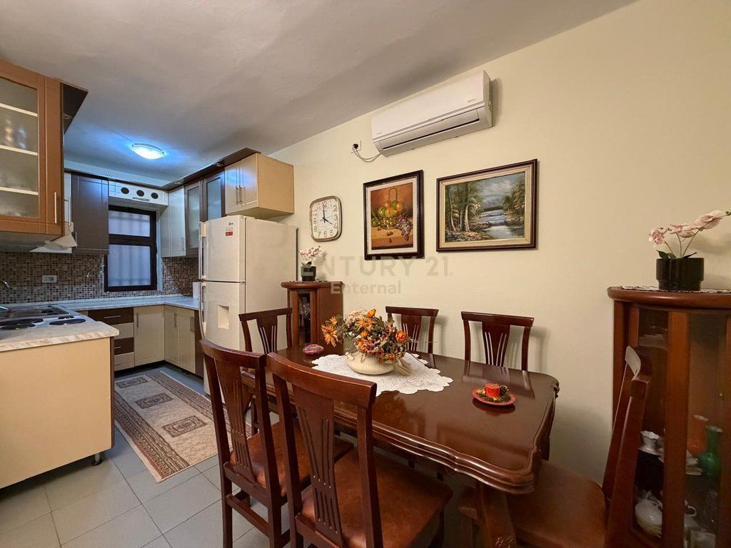 APARTAMENT 2+1 ME QIRA – PRANË MINISTRISË SË JASHTME 650 € /Muaj