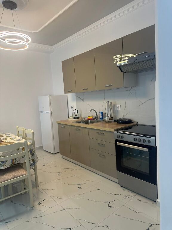 Apartament 2+1 i mobiluar me qera tek Golden Park 3